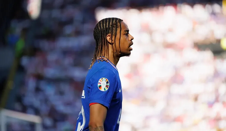 Liverpool celuje w Barcolę i Mbaye: PSG stawia zaporową cenę