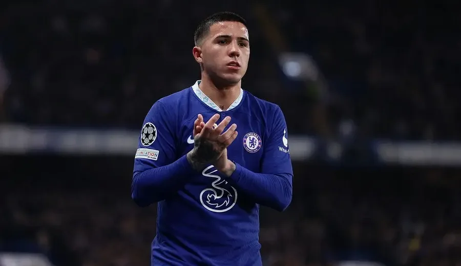 Chelsea podnosi cenę za Enzo Fernandeza, Manchester City się zastanawia